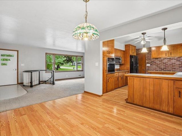 1911 Crescent Drive, Cedar Falls, IA 50613
