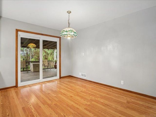 1911 Crescent Drive, Cedar Falls, IA 50613