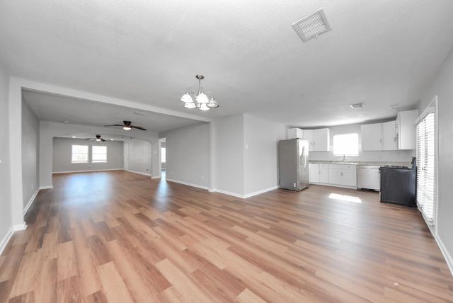 210 S 6th Street, La Porte, TX 77571