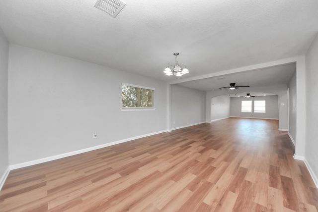 210 S 6th Street, La Porte, TX 77571