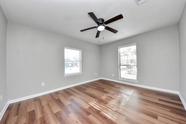 210 S 6th Street, La Porte, TX 77571