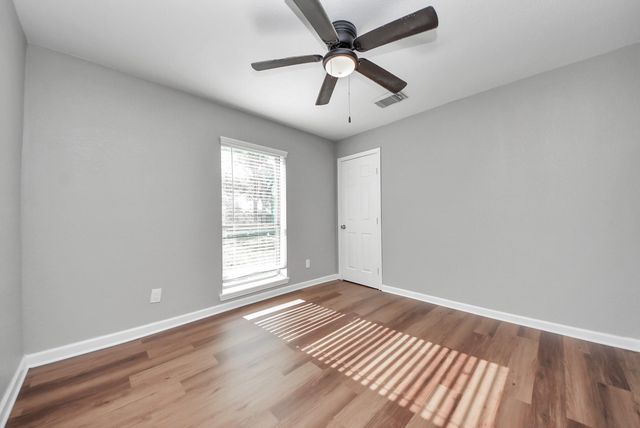 210 S 6th Street, La Porte, TX 77571