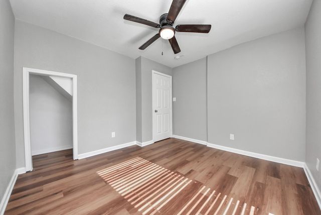 210 S 6th Street, La Porte, TX 77571