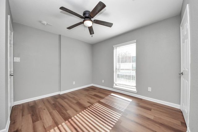 210 S 6th Street, La Porte, TX 77571