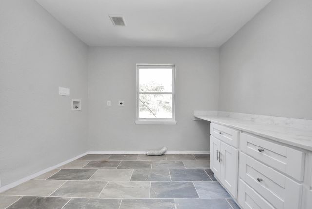 210 S 6th Street, La Porte, TX 77571