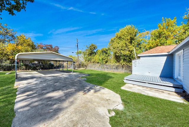 210 S 6th Street, La Porte, TX 77571