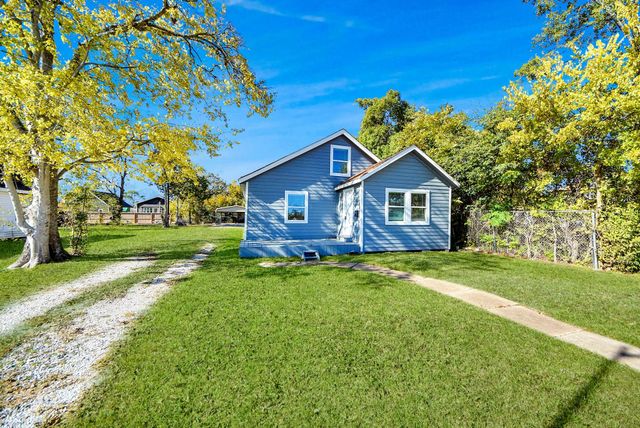 210 S 6th Street, La Porte, TX 77571