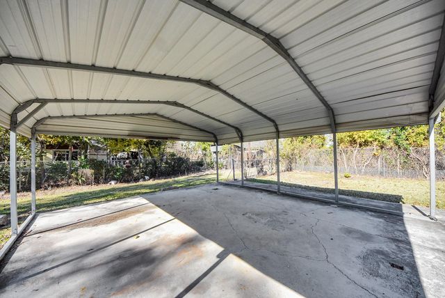 210 S 6th Street, La Porte, TX 77571