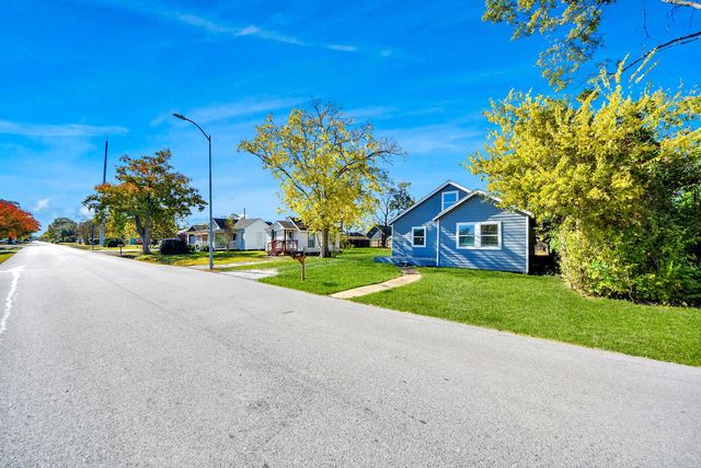 210 S 6th Street, La Porte, TX 77571