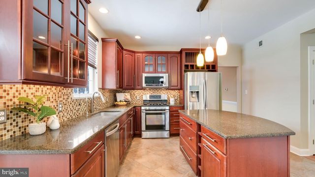 10 E BRISTOL RD, Warminster, PA 18974