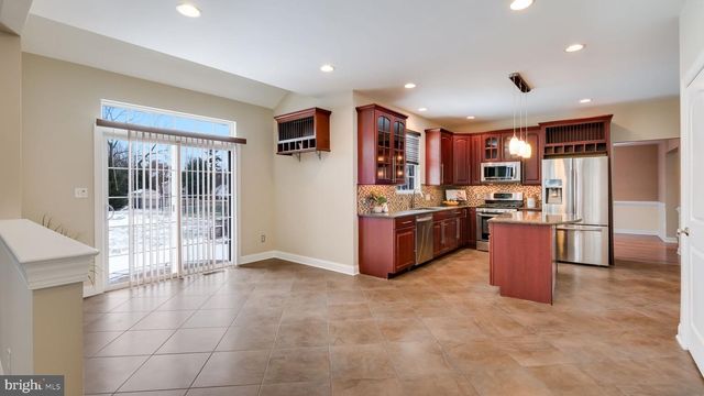 10 E BRISTOL RD, Warminster, PA 18974