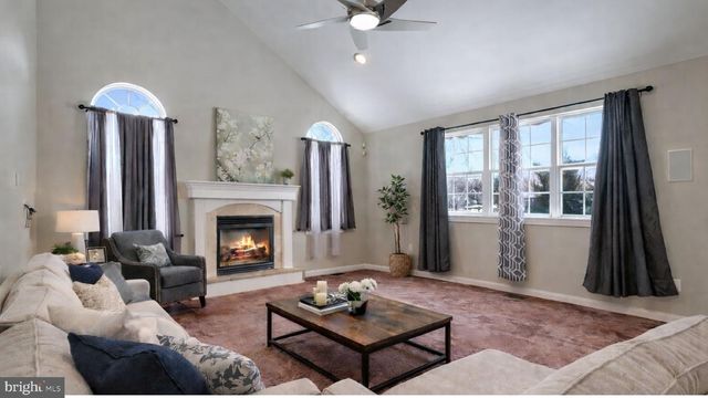 10 E BRISTOL RD, Warminster, PA 18974