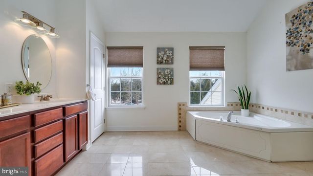 10 E BRISTOL RD, Warminster, PA 18974