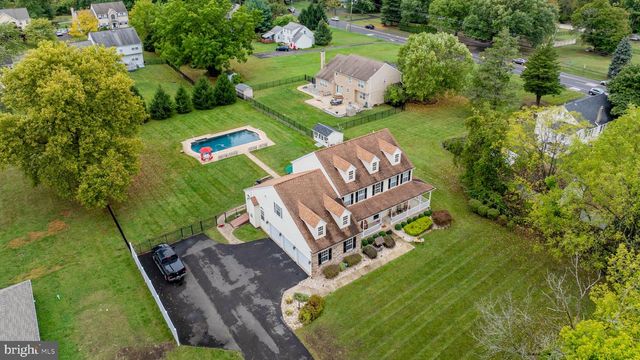 10 E BRISTOL RD, Warminster, PA 18974