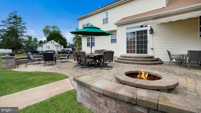 10 E BRISTOL RD, Warminster, PA 18974