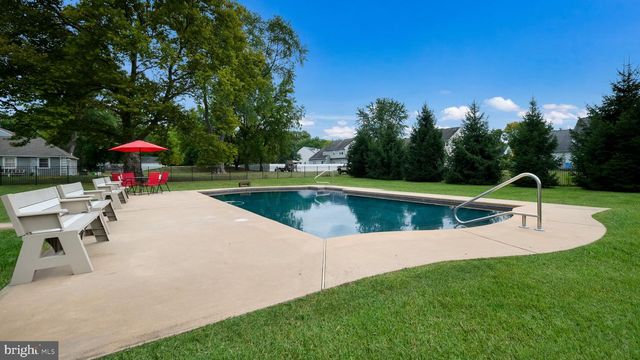 10 E BRISTOL RD, Warminster, PA 18974