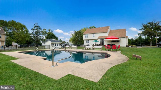 10 E BRISTOL RD, Warminster, PA 18974