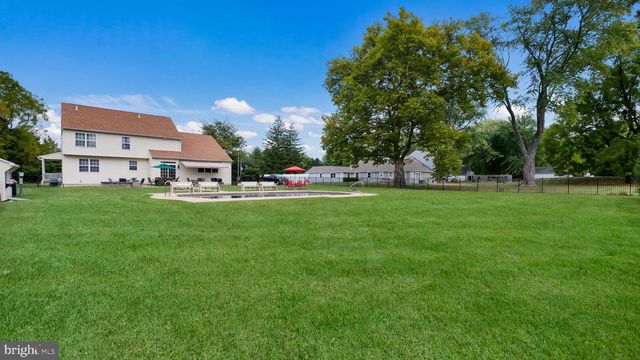 10 E BRISTOL RD, Warminster, PA 18974