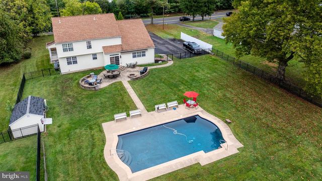 10 E BRISTOL RD, Warminster, PA 18974