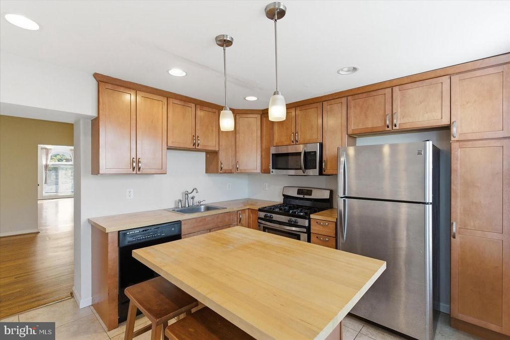 Image 12 of property listing at 1518 S HANOVER ST, Baltimore, MD 21230