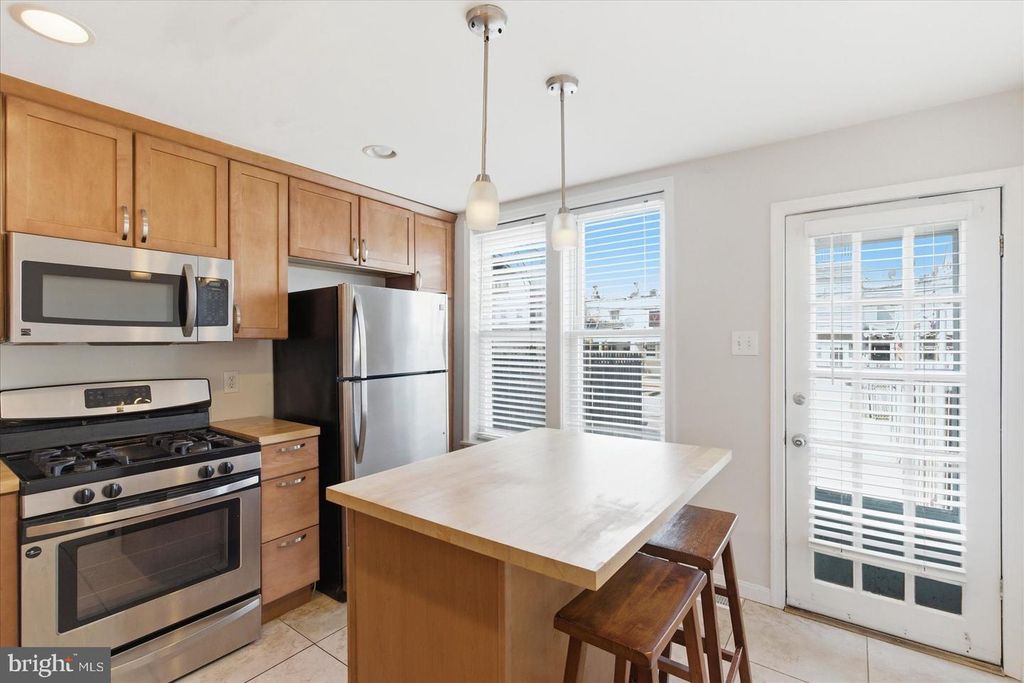 Image 13 of property listing at 1518 S HANOVER ST, Baltimore, MD 21230