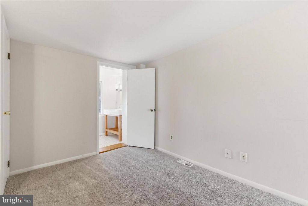 Image 20 of property listing at 1518 S HANOVER ST, Baltimore, MD 21230