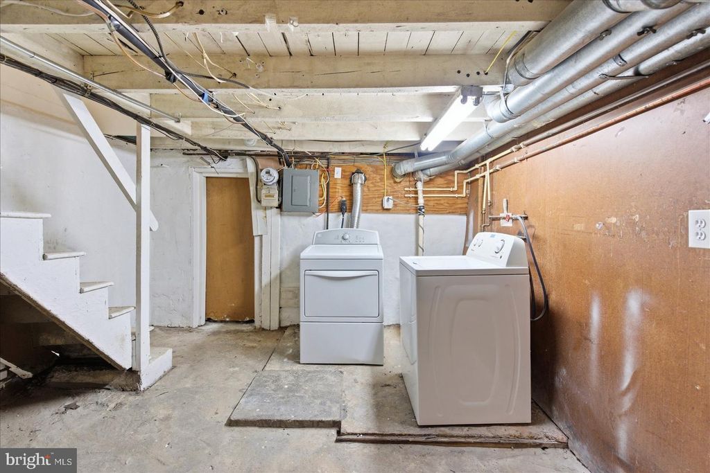 Image 30 of property listing at 1518 S HANOVER ST, Baltimore, MD 21230