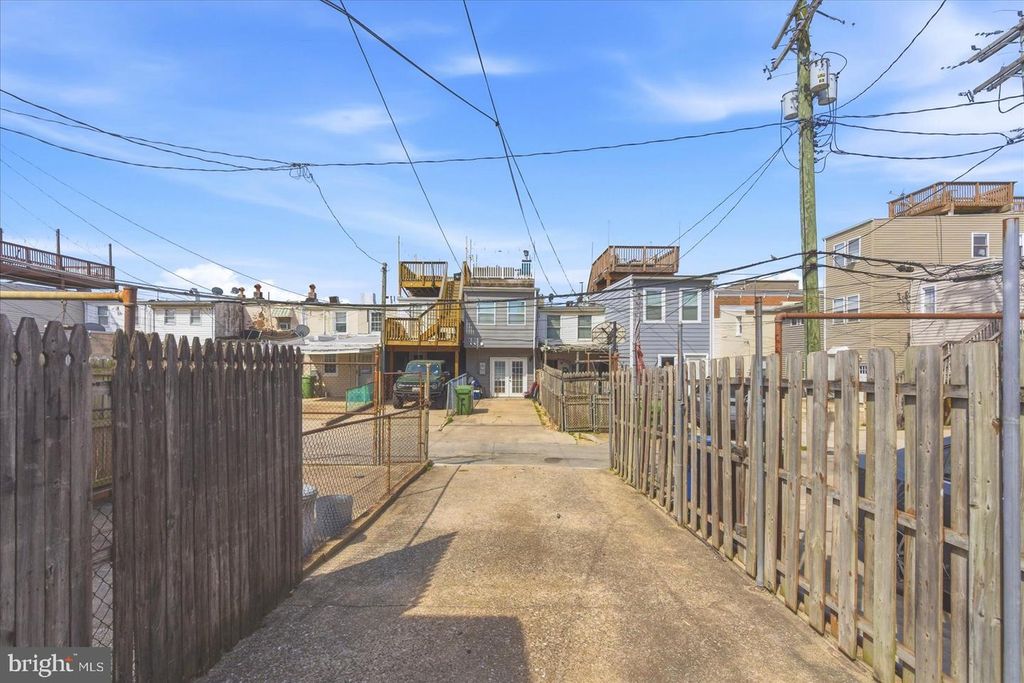Image 33 of property listing at 1518 S HANOVER ST, Baltimore, MD 21230