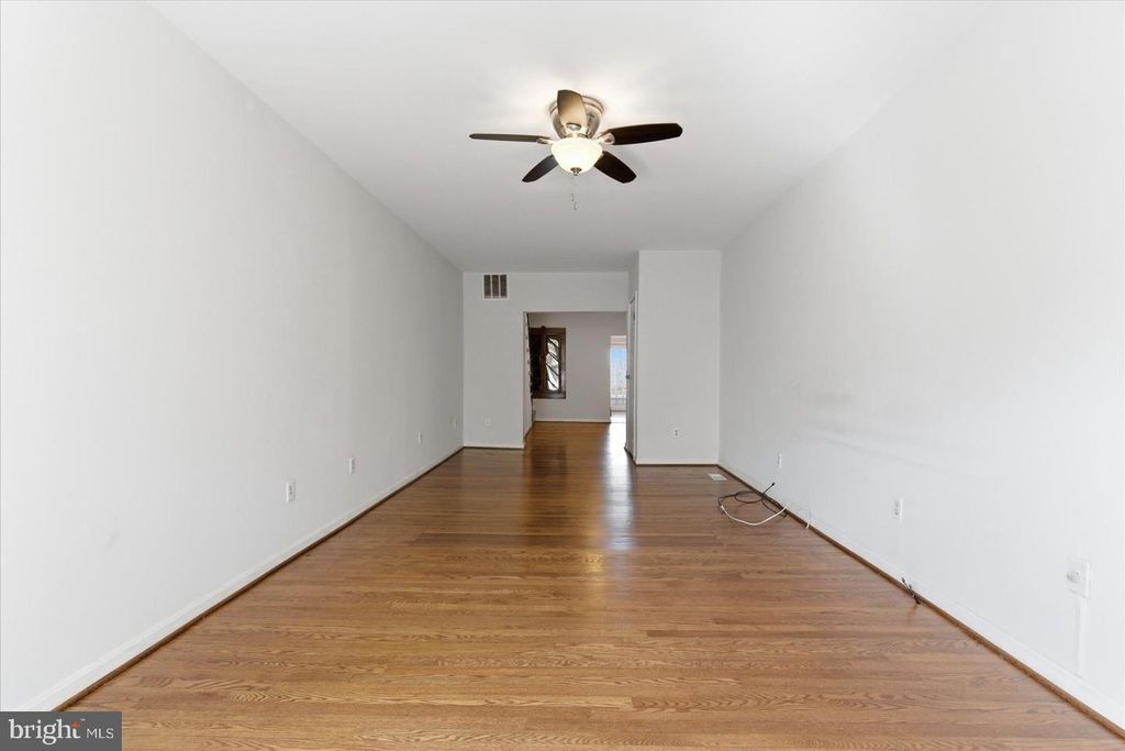 Image 4 of property listing at 1518 S HANOVER ST, Baltimore, MD 21230
