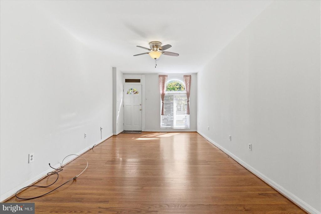 Image 6 of property listing at 1518 S HANOVER ST, Baltimore, MD 21230