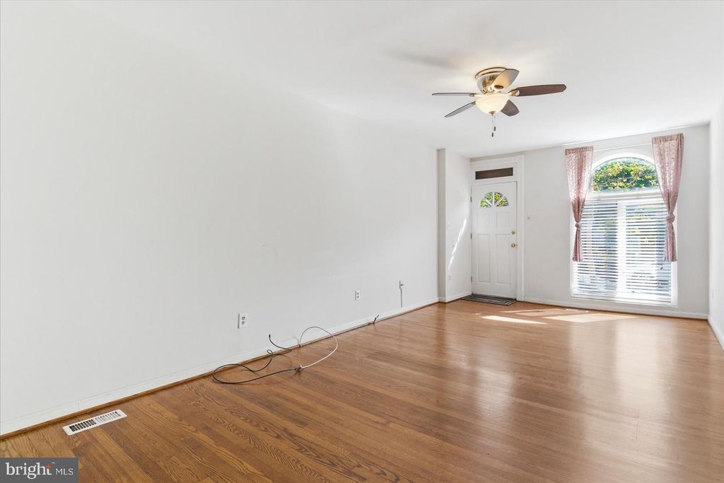 Image 7 of property listing at 1518 S HANOVER ST, Baltimore, MD 21230