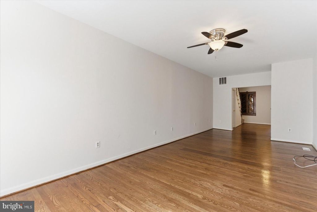 Image 8 of property listing at 1518 S HANOVER ST, Baltimore, MD 21230