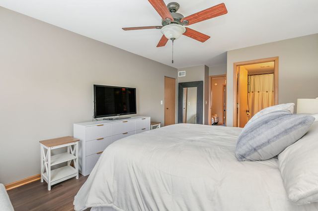 22 Rolling Oaks Road C, Sugar Grove, IL 60554