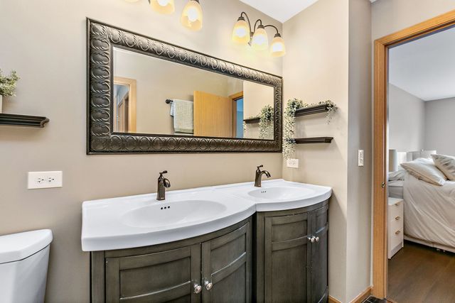 22 Rolling Oaks Road C, Sugar Grove, IL 60554