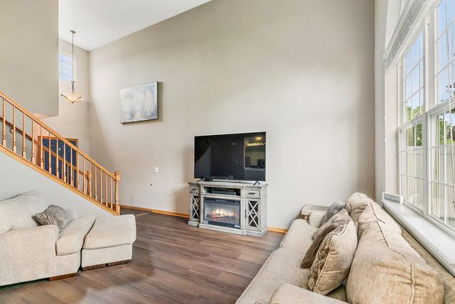 22 Rolling Oaks Road C, Sugar Grove, IL 60554