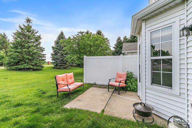 22 Rolling Oaks Road C, Sugar Grove, IL 60554