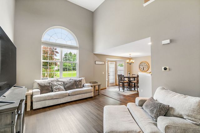 22 Rolling Oaks Road C, Sugar Grove, IL 60554