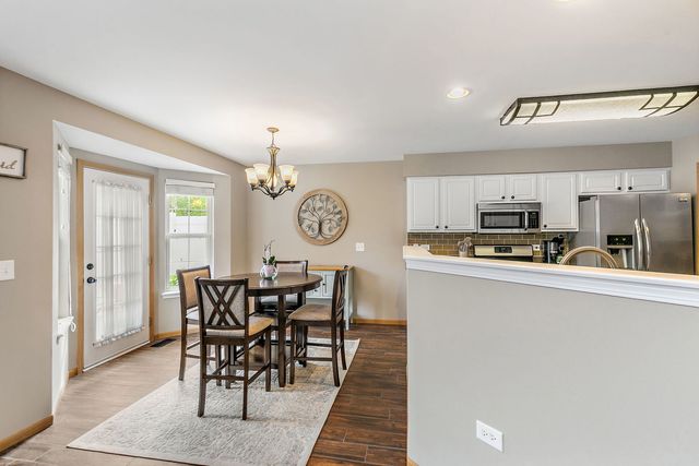 22 Rolling Oaks Road C, Sugar Grove, IL 60554