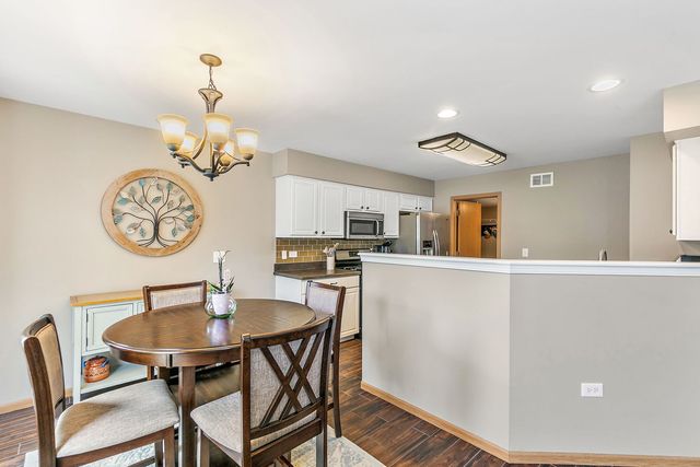 22 Rolling Oaks Road C, Sugar Grove, IL 60554
