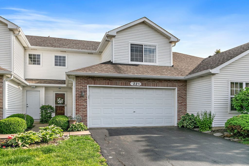 22 Rolling Oaks Road C, Sugar Grove, IL 60554