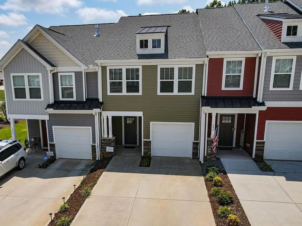 202 Keaton Court, Spartanburg, SC 29301