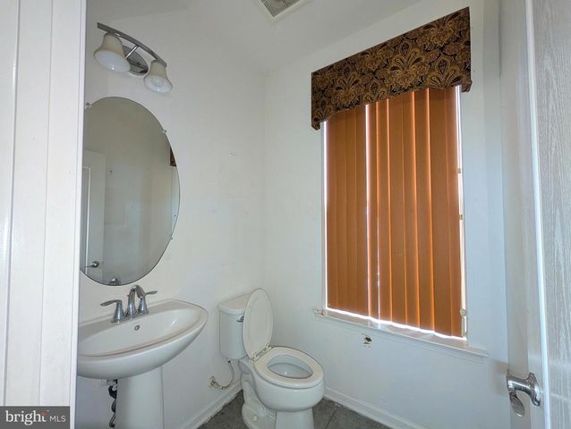 8855 DELEGGE RD, Rosedale, MD 21237