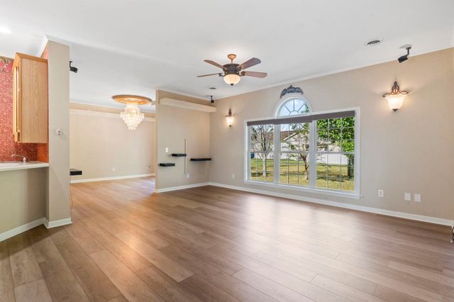 618 Wintercreeper Dr., Longs, SC 29568