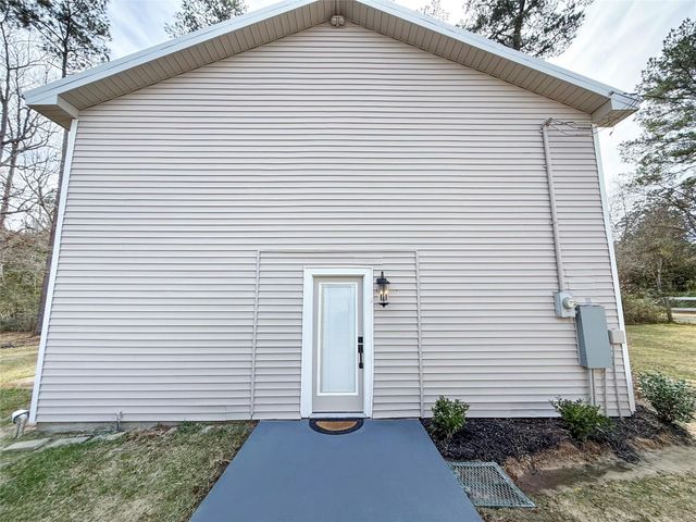 301 County Road 2734, Cleveland, TX 77327