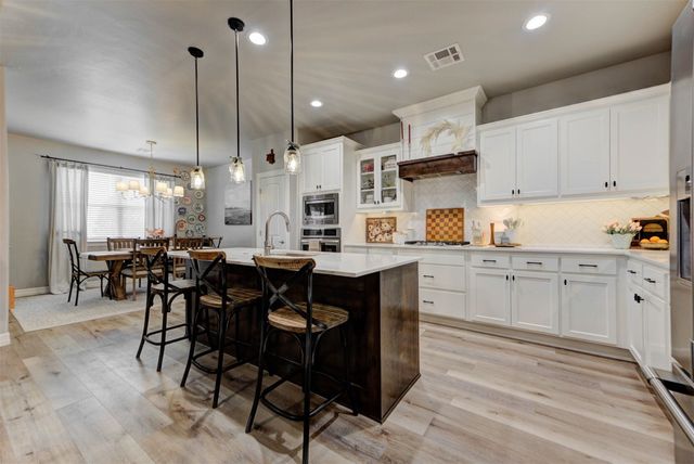 10816 Glover River Drive, Yukon, OK 73099