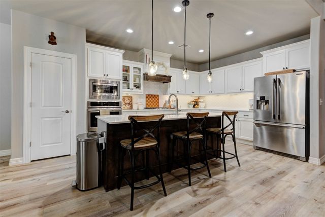 10816 Glover River Drive, Yukon, OK 73099