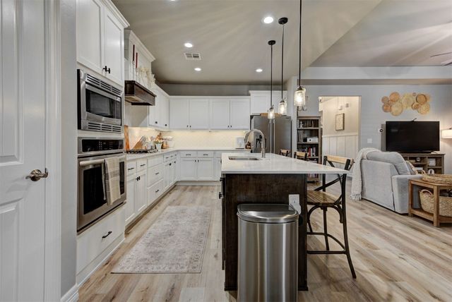10816 Glover River Drive, Yukon, OK 73099