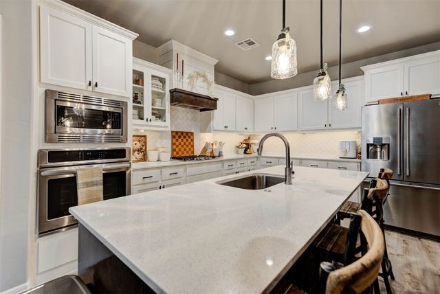 10816 Glover River Drive, Yukon, OK 73099