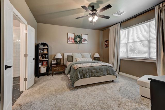 10816 Glover River Drive, Yukon, OK 73099