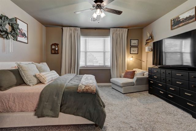 10816 Glover River Drive, Yukon, OK 73099